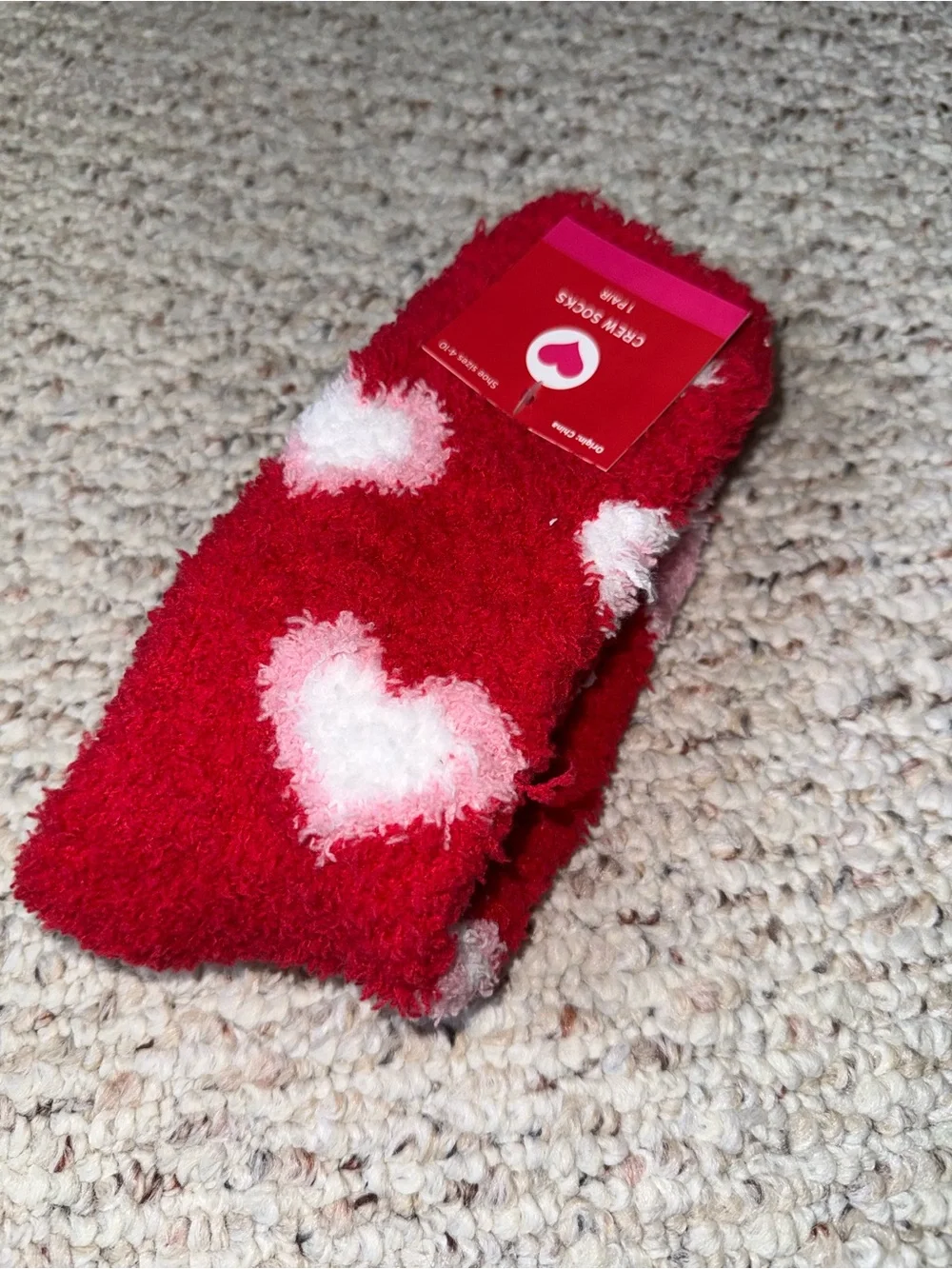 Cozy fuzzy Red Heart Crew Socks brand NWT VALENTINES DAY LOVE CUTE target 4-10